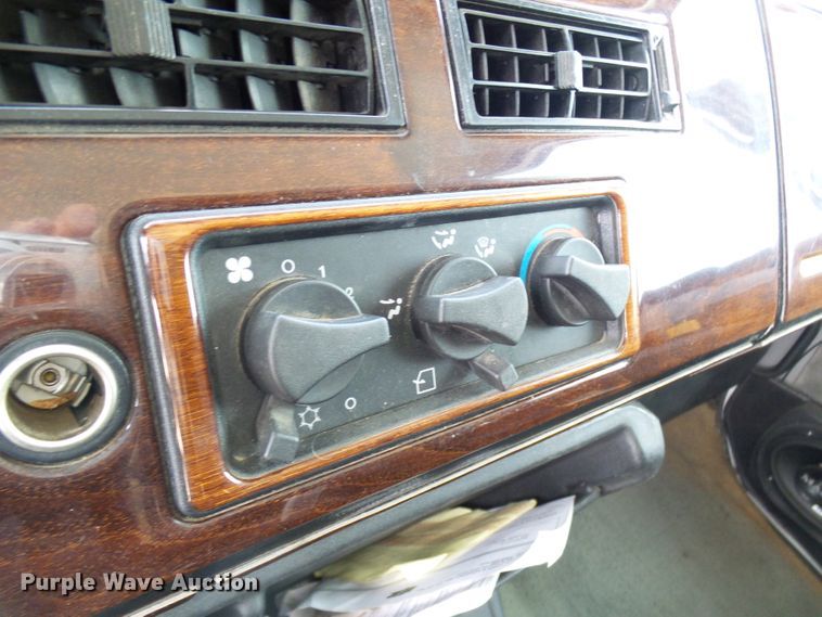 image for item EP9927 2000 Freightliner FL112  RV