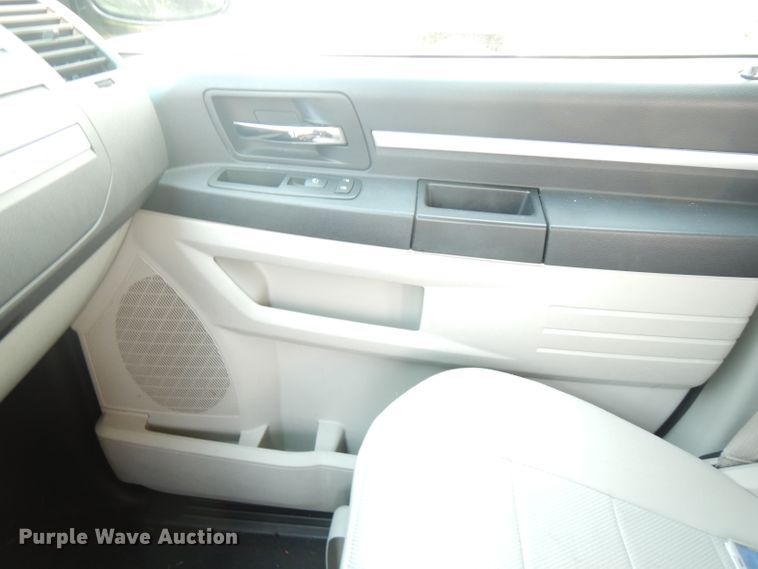 image for item FN9346 2008 Dodge Caravan SXT  van