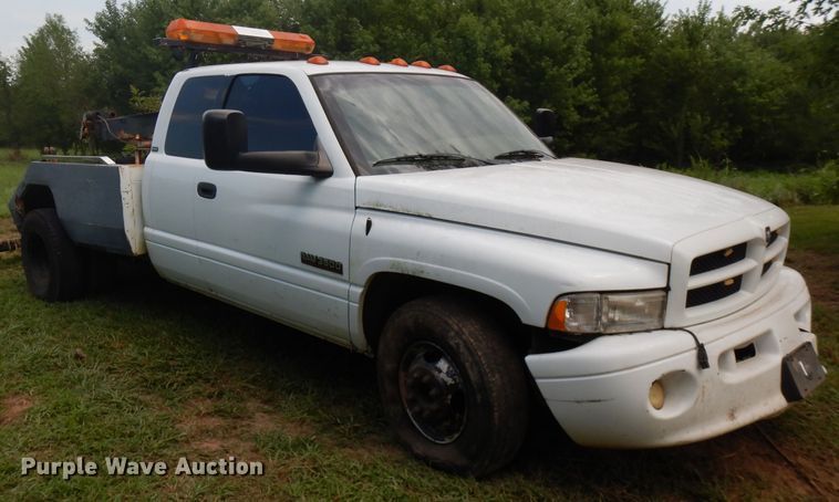 image for item FN9351 2001 Dodge Ram 3500  Quad Cab tow truck