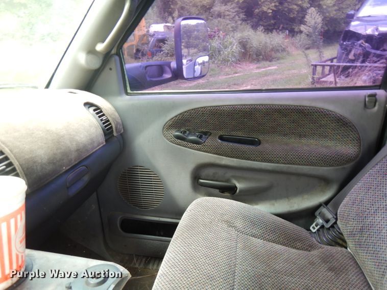 image for item FN9351 2001 Dodge Ram 3500  Quad Cab tow truck