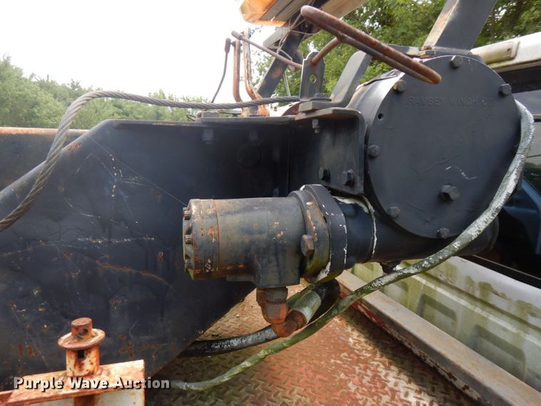 image for item FN9351 2001 Dodge Ram 3500  Quad Cab tow truck