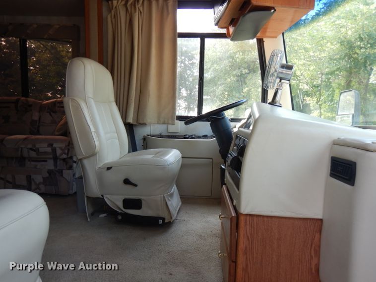 image for item FR9060 2000 Knight Monaco  RV