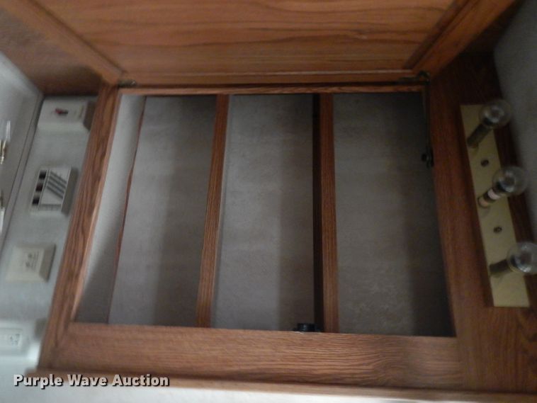 image for item FR9060 2000 Knight Monaco  RV