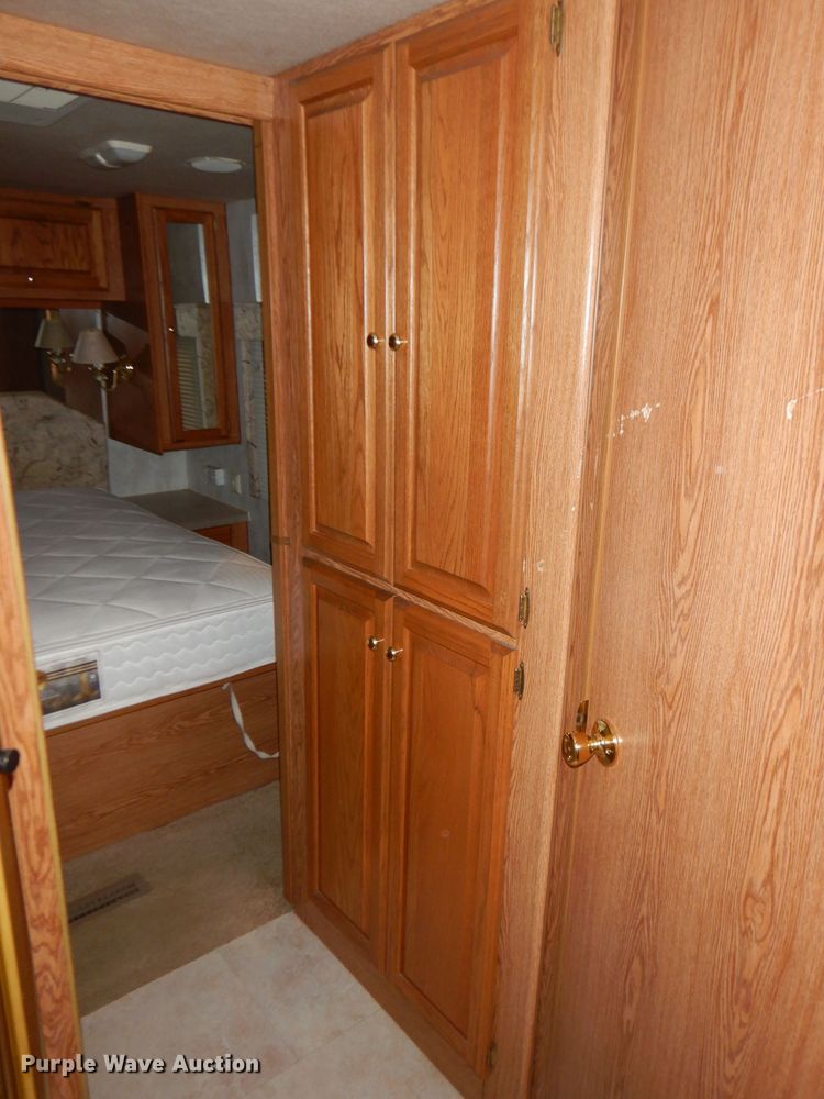 image for item FR9060 2000 Knight Monaco  RV