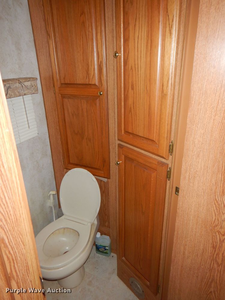 image for item FR9060 2000 Knight Monaco  RV