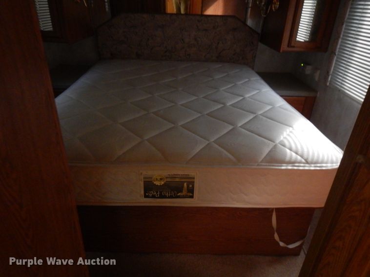 image for item FR9060 2000 Knight Monaco  RV