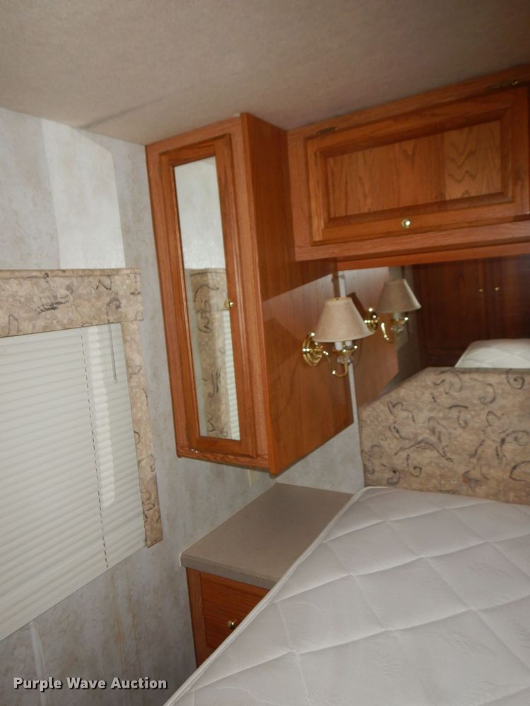 image for item FR9060 2000 Knight Monaco  RV