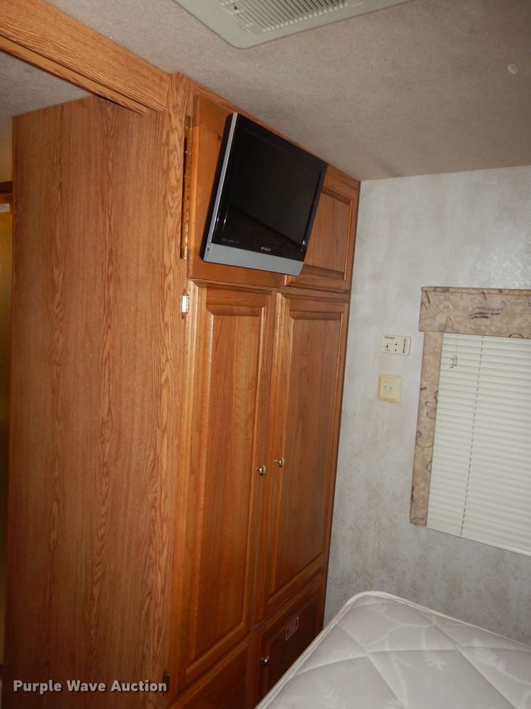 image for item FR9060 2000 Knight Monaco  RV