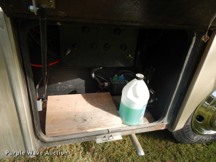 image for item FR9060 2000 Knight Monaco  RV