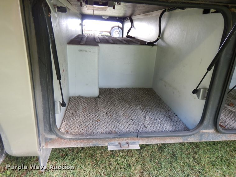 image for item FR9060 2000 Knight Monaco  RV