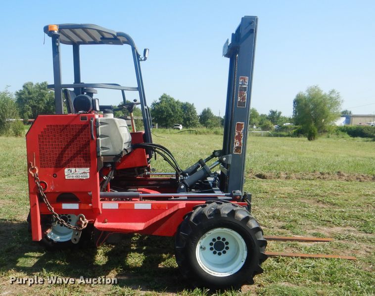 image for item GM9118 2006 Moffett M5500  piggyback forklift