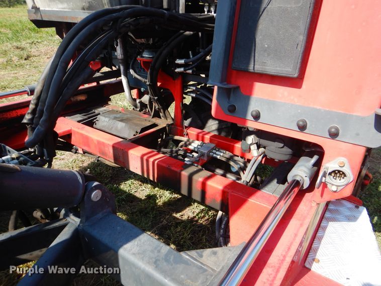 image for item GM9118 2006 Moffett M5500  piggyback forklift