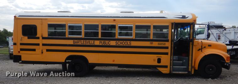 image for item GM9174 2002 International 3800  school bus