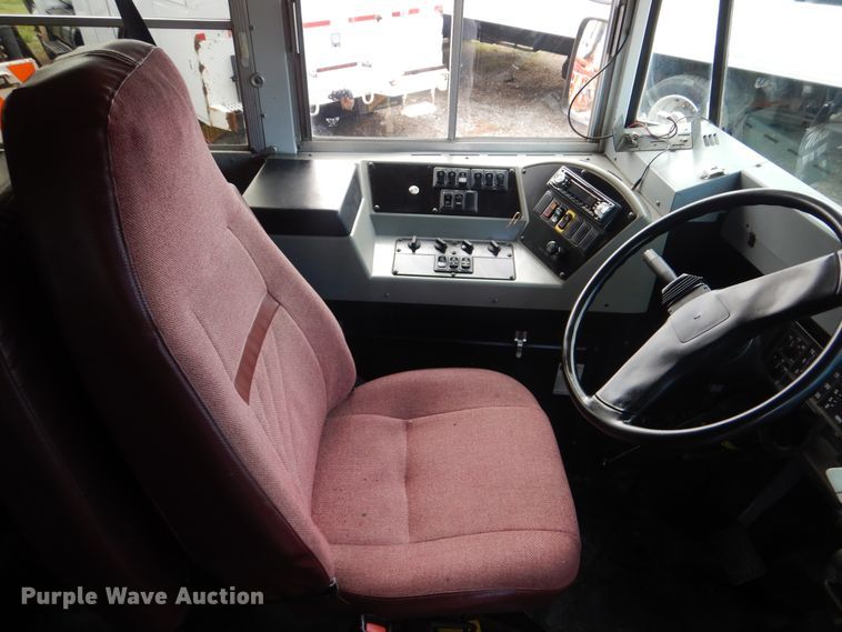 image for item GM9174 2002 International 3800  school bus