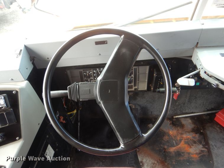 image for item GM9174 2002 International 3800  school bus