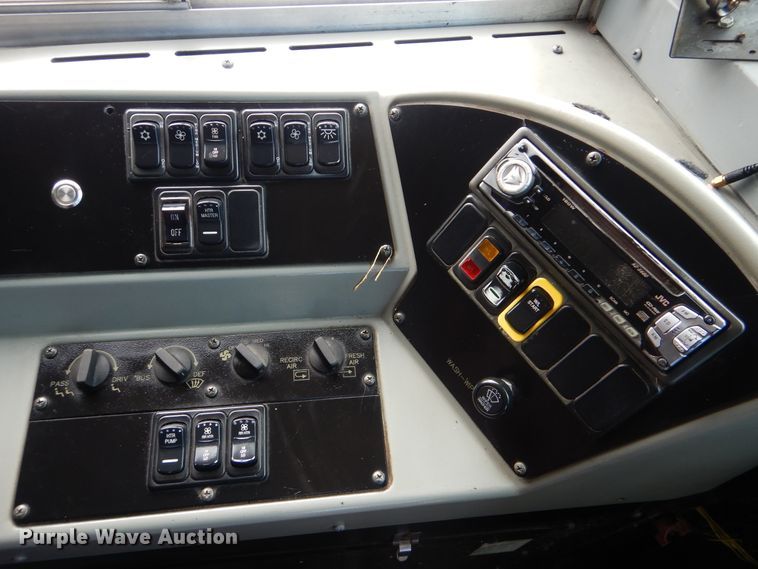 image for item GM9174 2002 International 3800  school bus