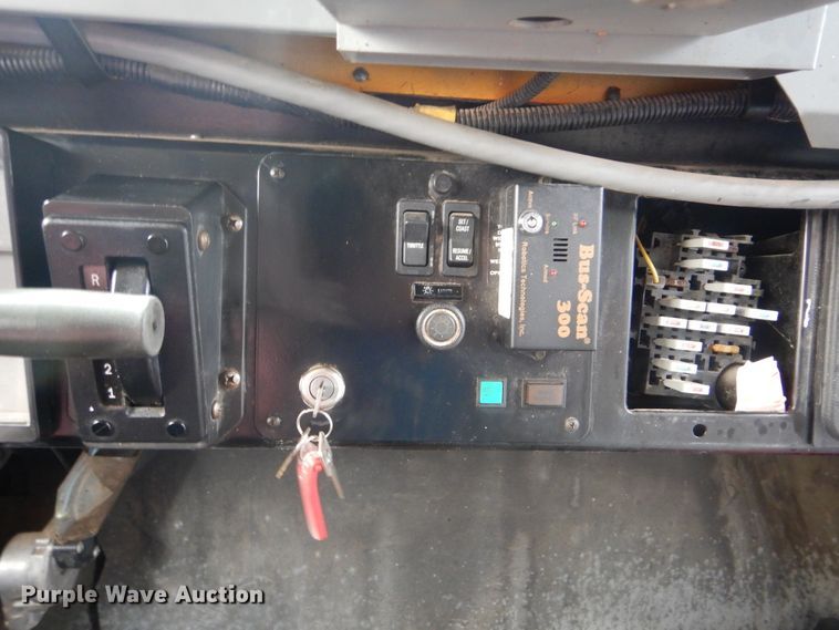 image for item GM9174 2002 International 3800  school bus