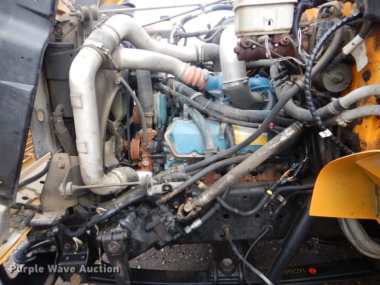 image for item GM9174 2002 International 3800  school bus