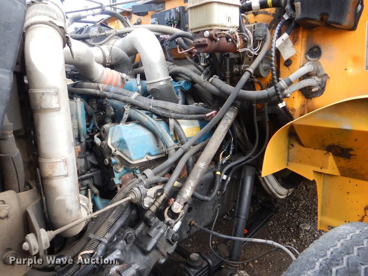 image for item GM9174 2002 International 3800  school bus