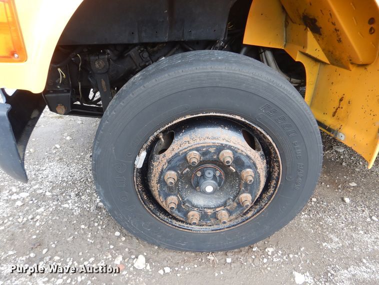 image for item GM9174 2002 International 3800  school bus