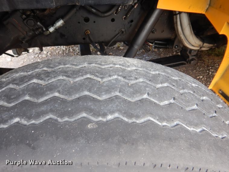 image for item GM9174 2002 International 3800  school bus