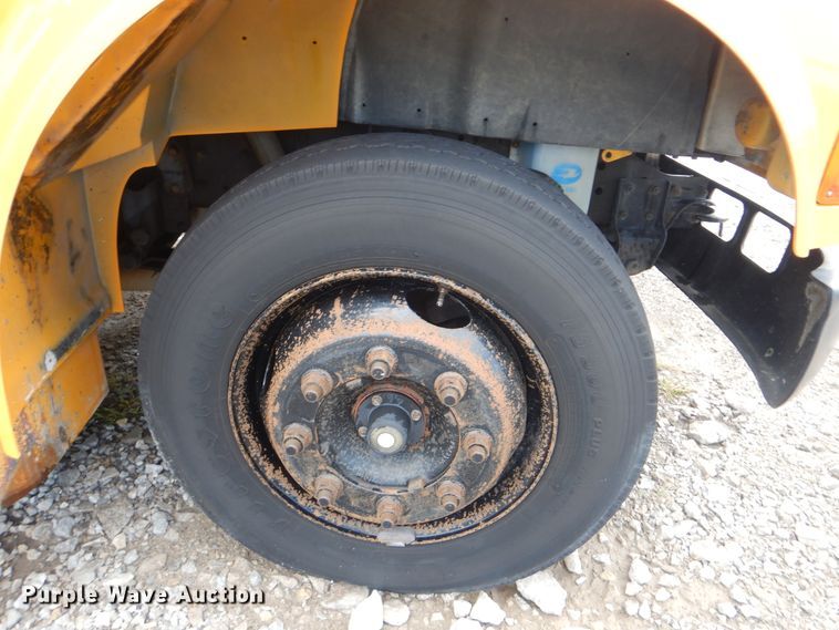 image for item GM9174 2002 International 3800  school bus