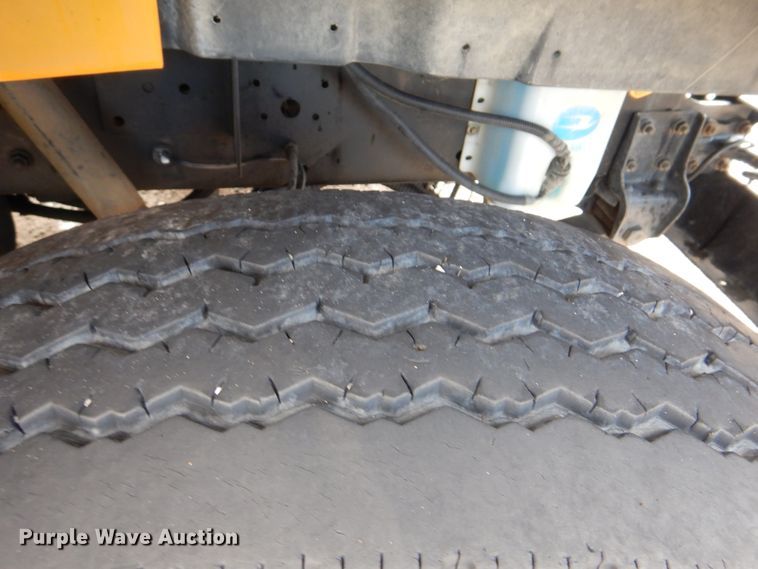 image for item GM9174 2002 International 3800  school bus