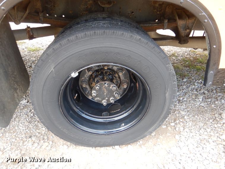 image for item GM9174 2002 International 3800  school bus