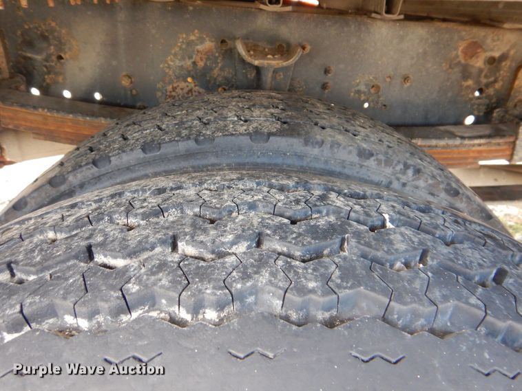 image for item GM9174 2002 International 3800  school bus