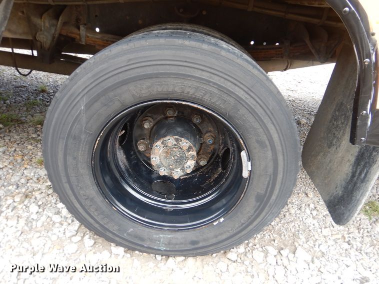 image for item GM9174 2002 International 3800  school bus