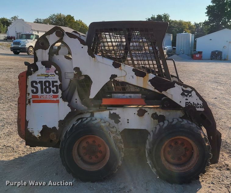 image for item GO9434 2005 Bobcat S185  skid steer loader