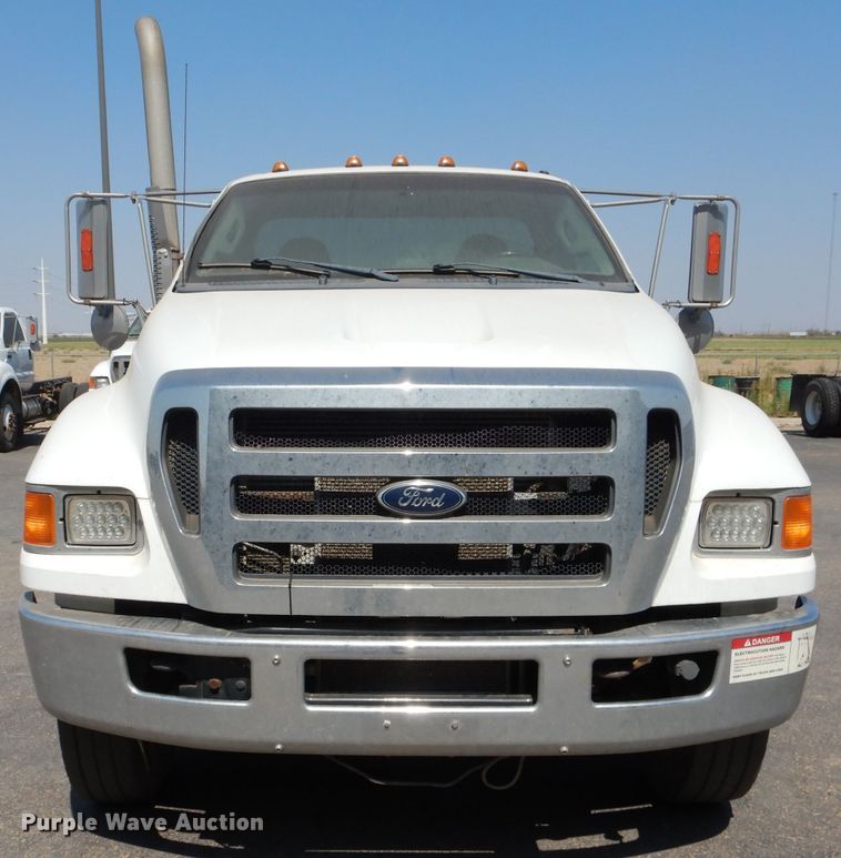 image for item HC9117 2013 Ford F750 Super Duty  truck cab and chassis