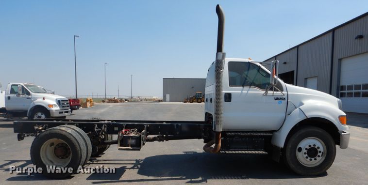 image for item HC9117 2013 Ford F750 Super Duty  truck cab and chassis
