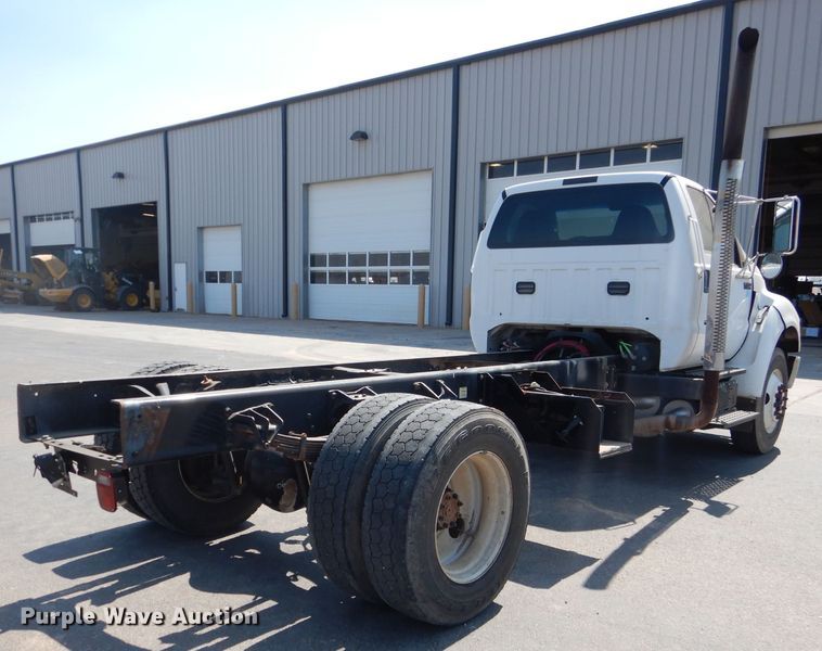 image for item HC9117 2013 Ford F750 Super Duty  truck cab and chassis