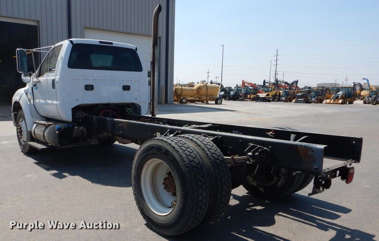 image for item HC9117 2013 Ford F750 Super Duty  truck cab and chassis