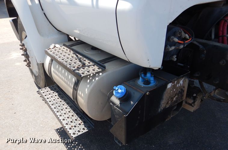 image for item HC9117 2013 Ford F750 Super Duty  truck cab and chassis