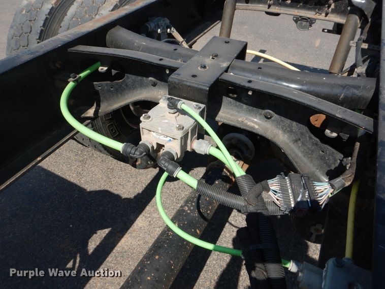 image for item HC9117 2013 Ford F750 Super Duty  truck cab and chassis