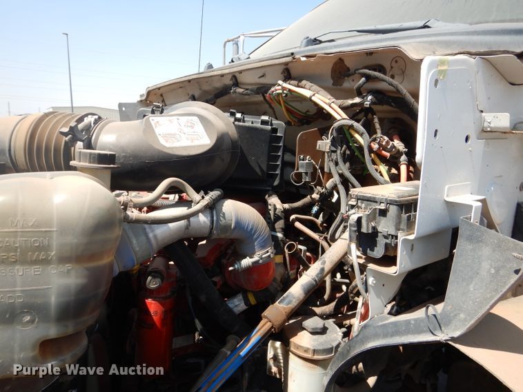 image for item HC9117 2013 Ford F750 Super Duty  truck cab and chassis