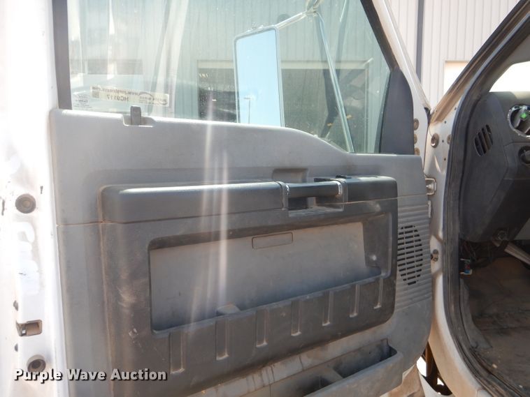 image for item HC9117 2013 Ford F750 Super Duty  truck cab and chassis