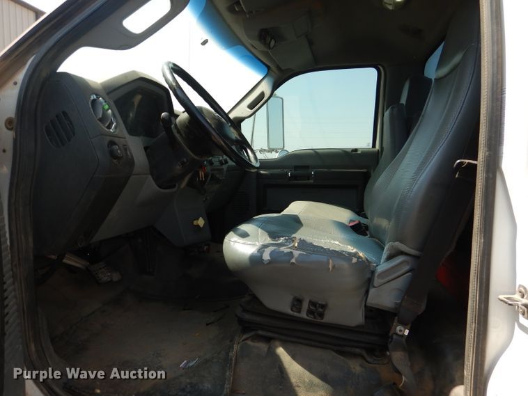 image for item HC9117 2013 Ford F750 Super Duty  truck cab and chassis