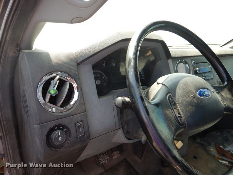 image for item HC9117 2013 Ford F750 Super Duty  truck cab and chassis