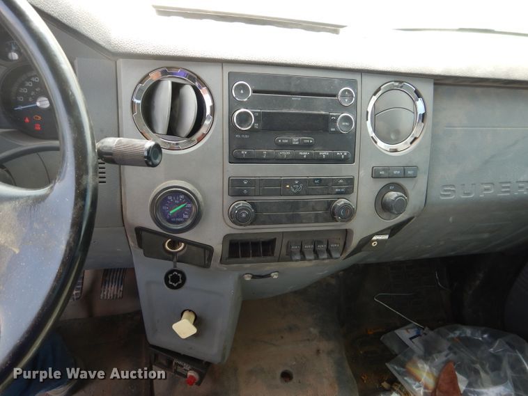 image for item HC9117 2013 Ford F750 Super Duty  truck cab and chassis