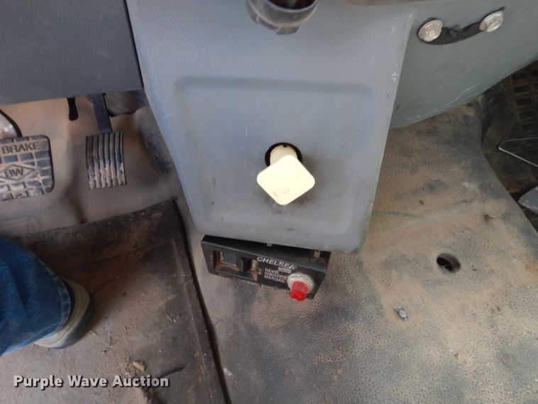 image for item HC9117 2013 Ford F750 Super Duty  truck cab and chassis