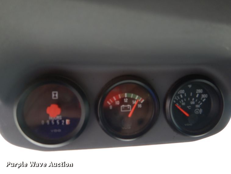 image for item HC9117 2013 Ford F750 Super Duty  truck cab and chassis