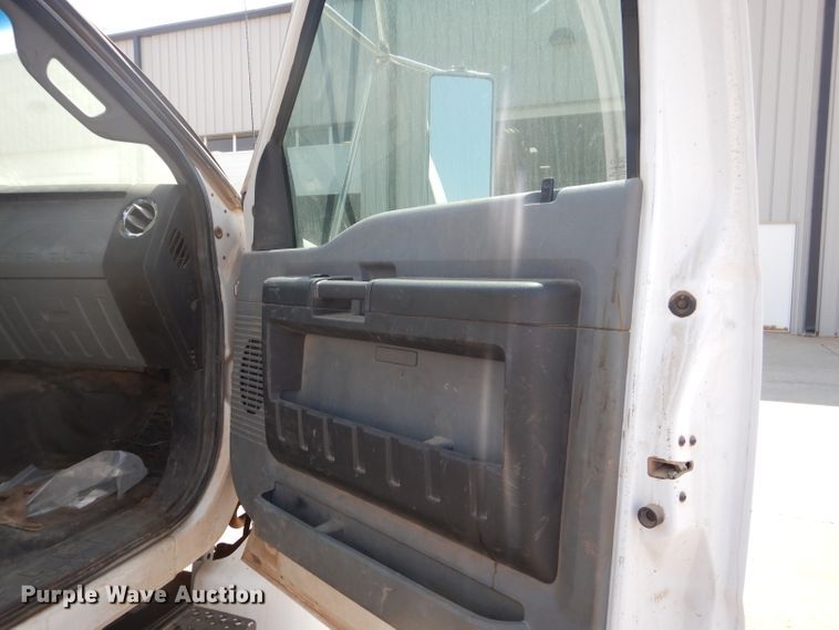 image for item HC9117 2013 Ford F750 Super Duty  truck cab and chassis