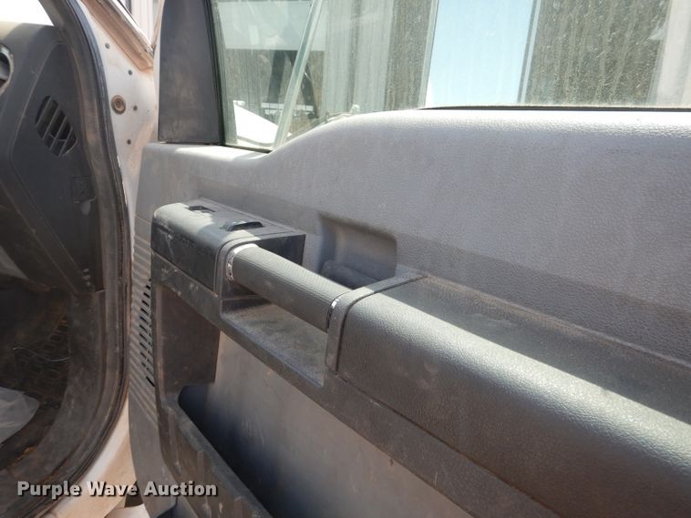 image for item HC9117 2013 Ford F750 Super Duty  truck cab and chassis