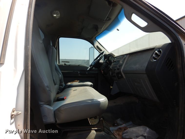 image for item HC9117 2013 Ford F750 Super Duty  truck cab and chassis