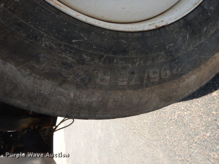 image for item HC9117 2013 Ford F750 Super Duty  truck cab and chassis