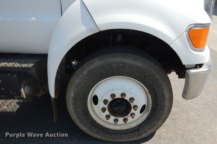 image for item HC9117 2013 Ford F750 Super Duty  truck cab and chassis