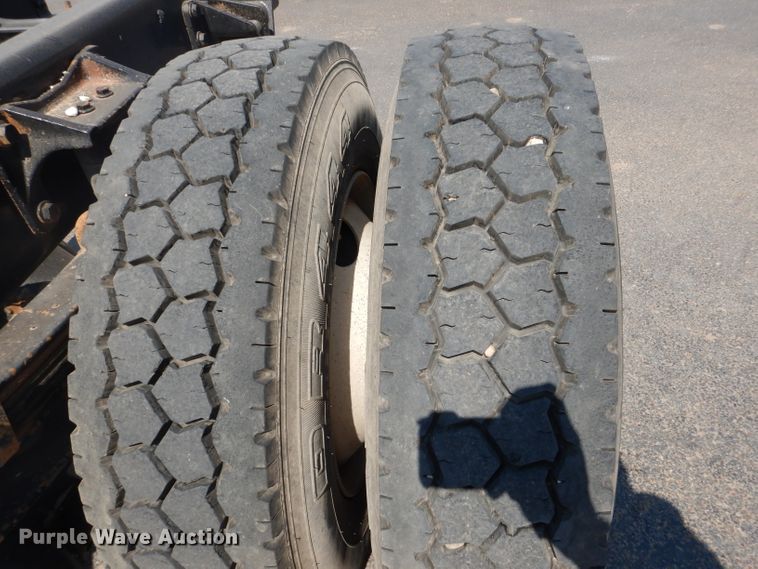 image for item HC9117 2013 Ford F750 Super Duty  truck cab and chassis